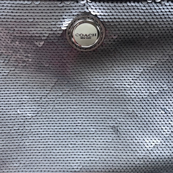 Vintage Coach bag, silver sequins, burgundy interior and patent leather hang tag - Picture 14 of 14